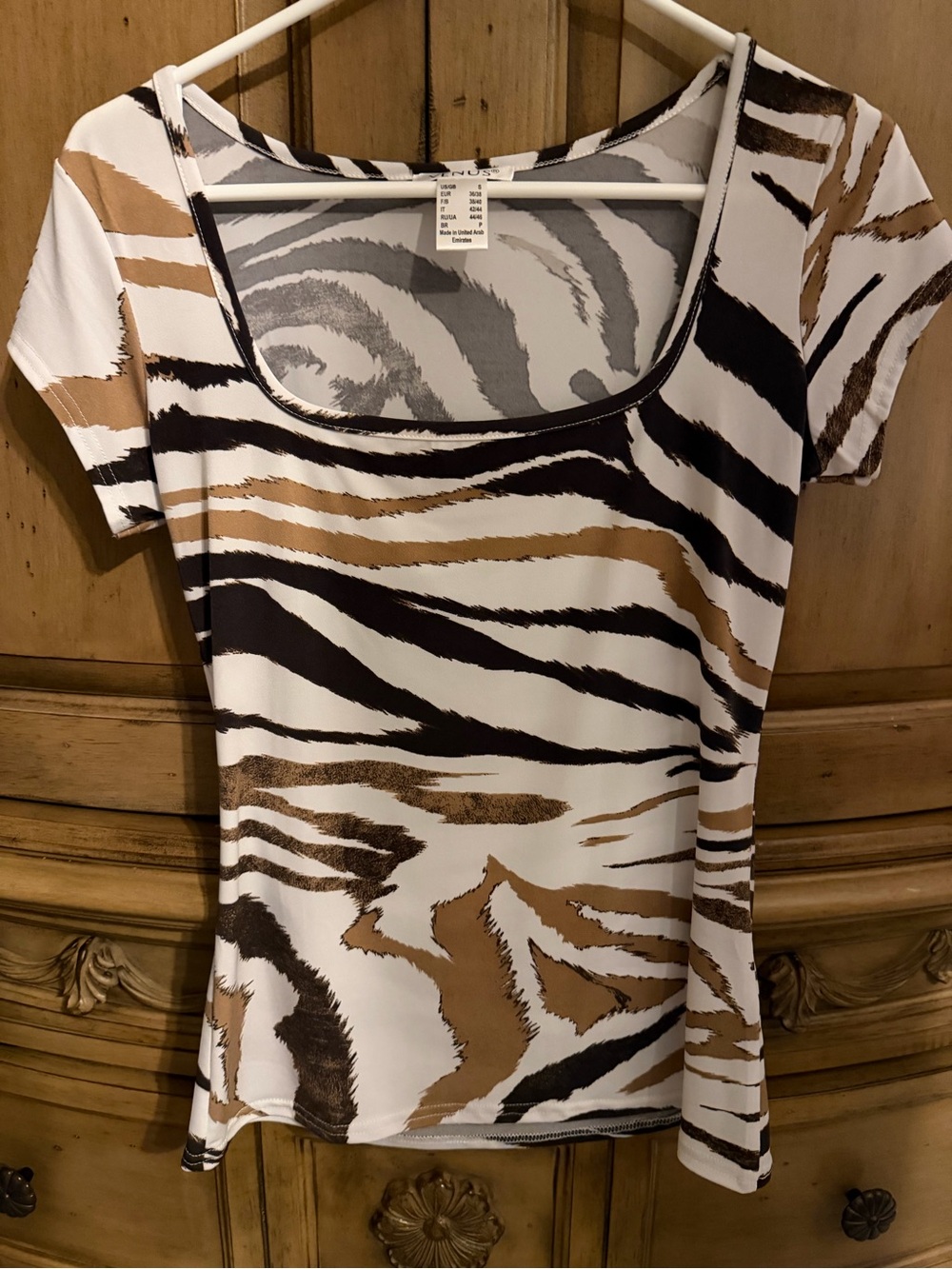 VENUS Short Sleeve Scoop Neck Zebra-Print Top in Brown Black White